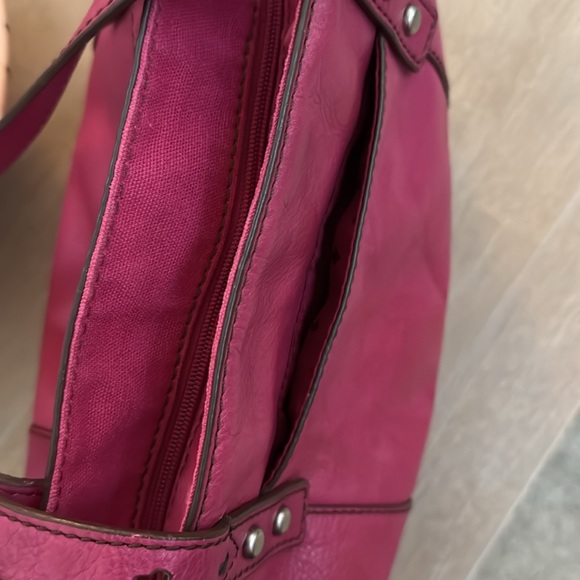 Fossil magenta all leather shoulder bag w/zip closure. Red interior. EUC. - Picture 4 of 10